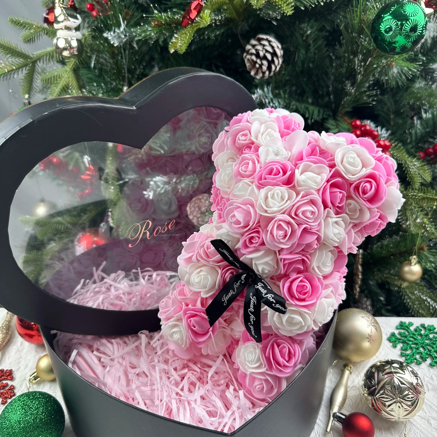 Ours en Roses Artificielles 25 cm 🧸🌹
🎁 Cadeau Romantique avec Boîte – Saint-Valentin & Anniversaire