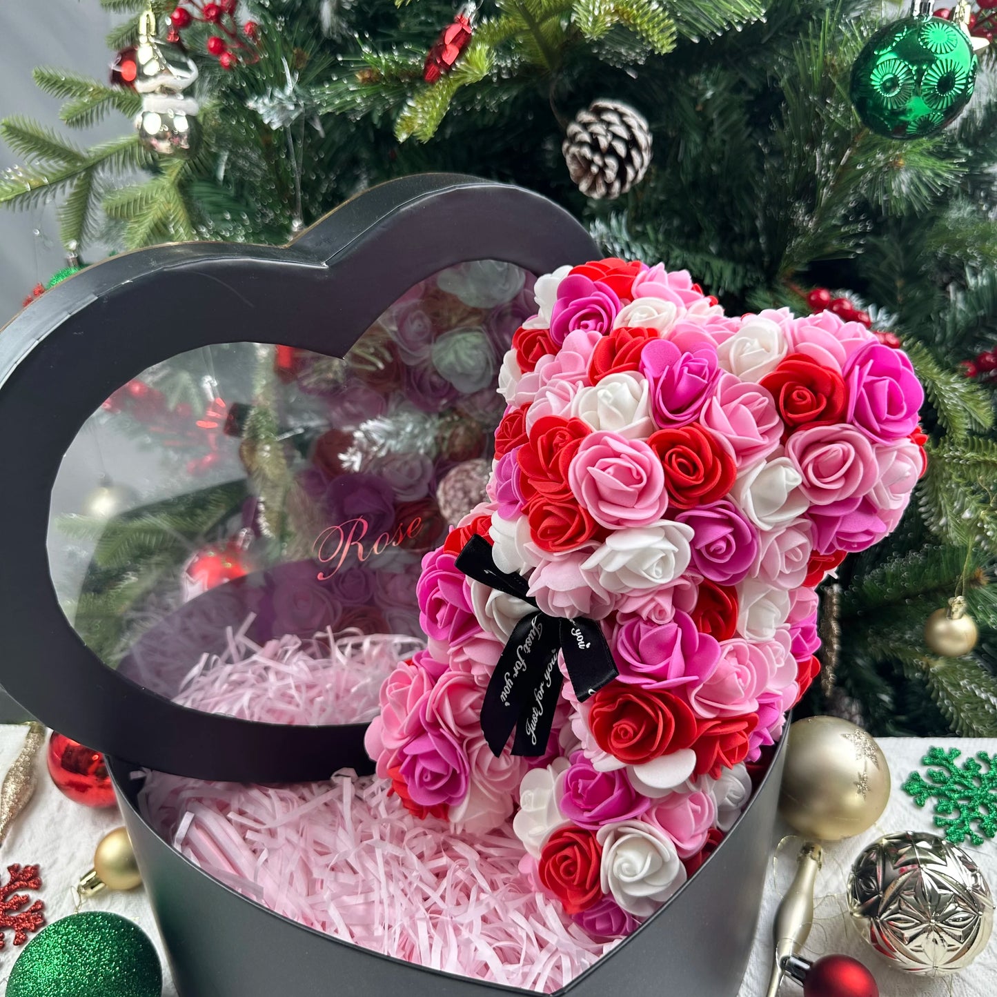 Ours en Roses Artificielles 25 cm 🧸🌹
🎁 Cadeau Romantique avec Boîte – Saint-Valentin & Anniversaire