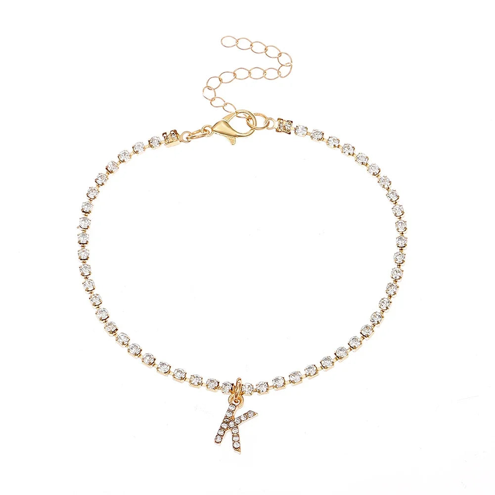 Chevillère Alphabet Brillante 💎
Lettre Initiale Strass – Bijou de Cheville Bohème Femme