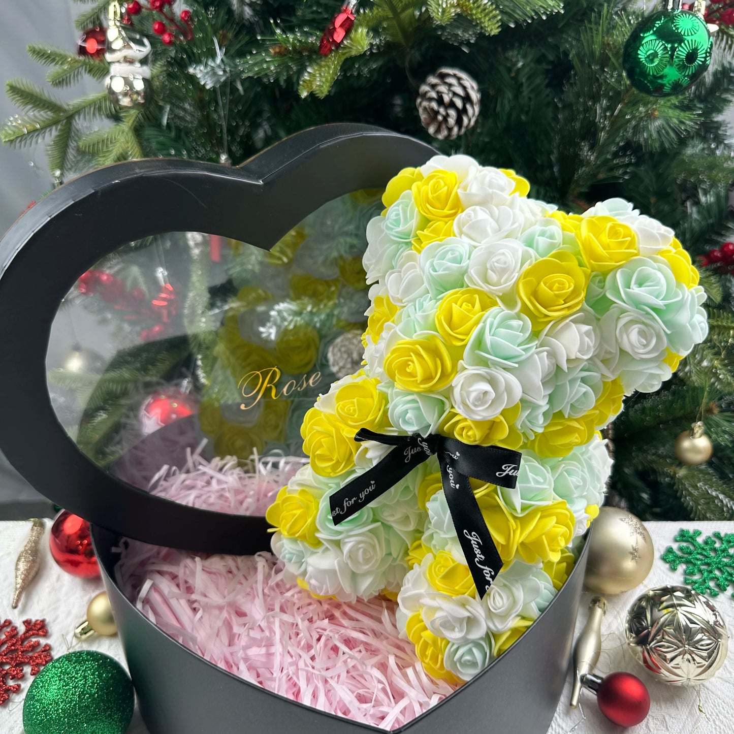 Ours en Roses Artificielles 25 cm 🧸🌹
🎁 Cadeau Romantique avec Boîte – Saint-Valentin & Anniversaire