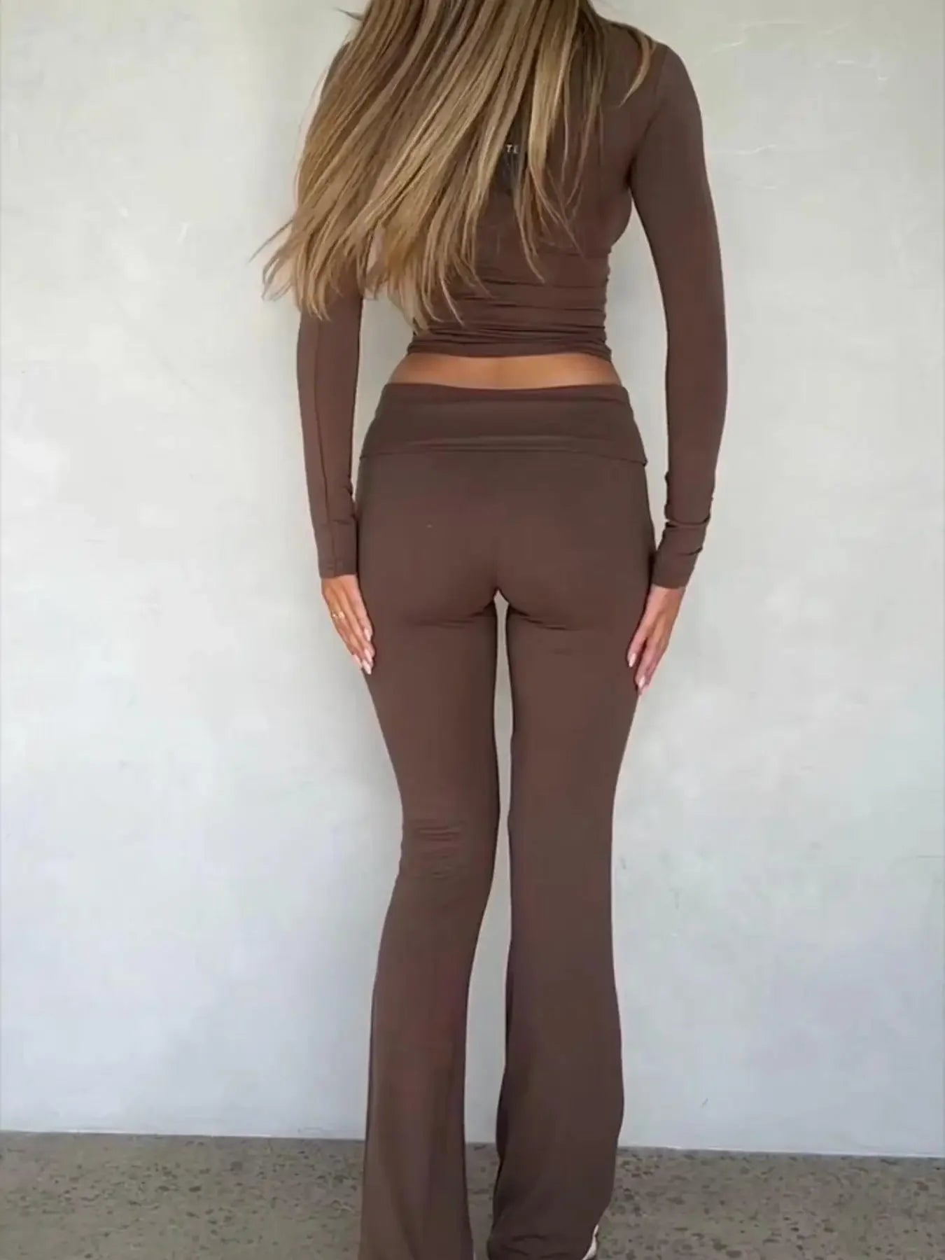 Ensemble Femme Haut de Gamme 2 Pièces – Haut Manches Longues & Pantalon Évasé Élégant