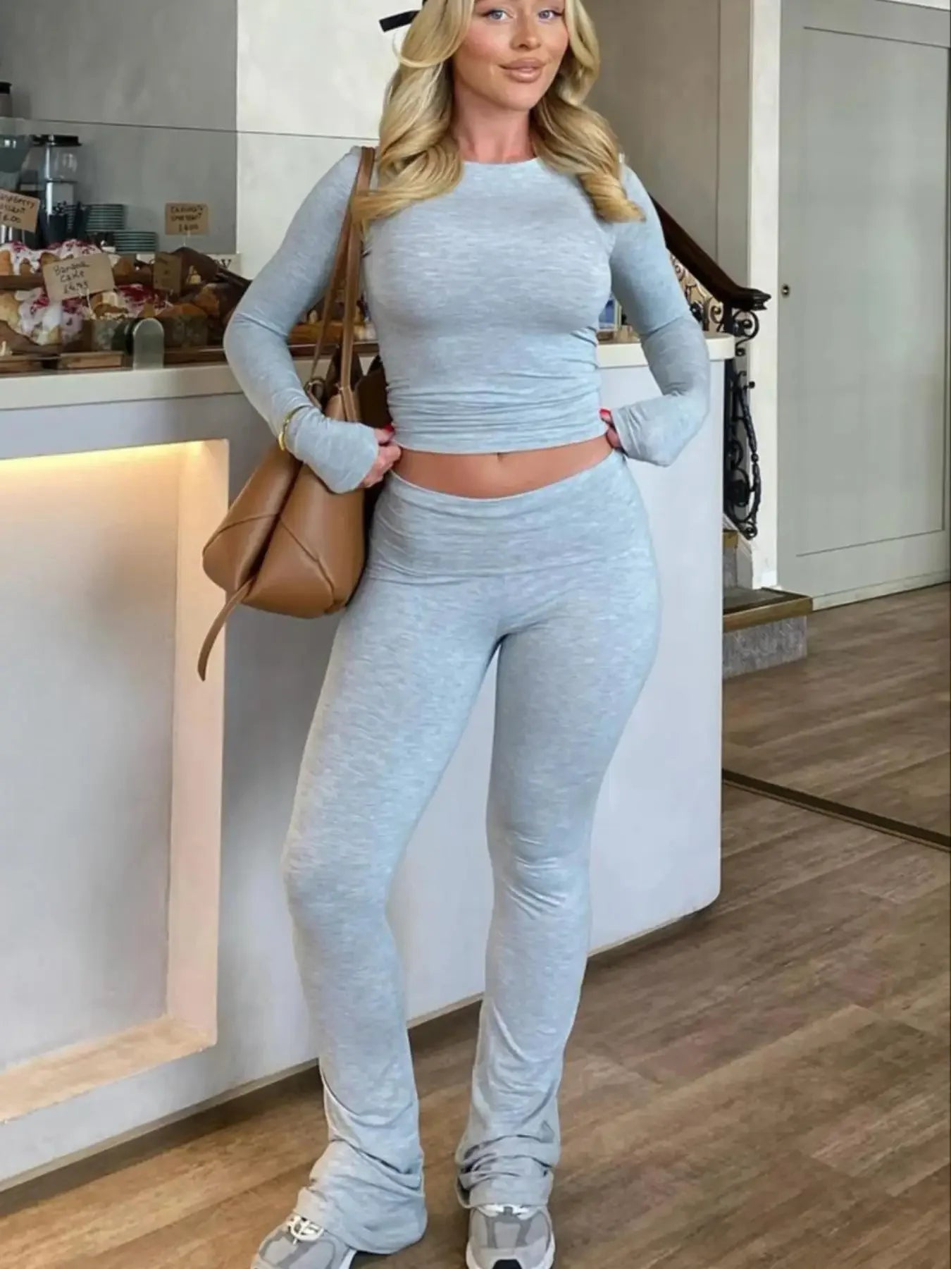 Ensemble Femme Haut de Gamme 2 Pièces – Haut Manches Longues & Pantalon Évasé Élégant