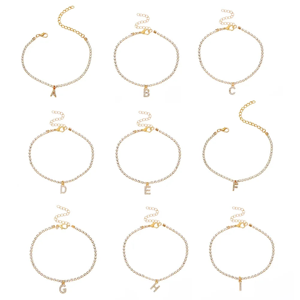 Chevillère Alphabet Brillante 💎
Lettre Initiale Strass – Bijou de Cheville Bohème Femme