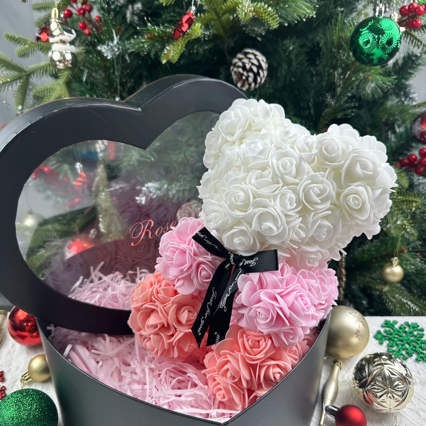 Ours en Roses Artificielles 25 cm 🧸🌹
🎁 Cadeau Romantique avec Boîte – Saint-Valentin & Anniversaire